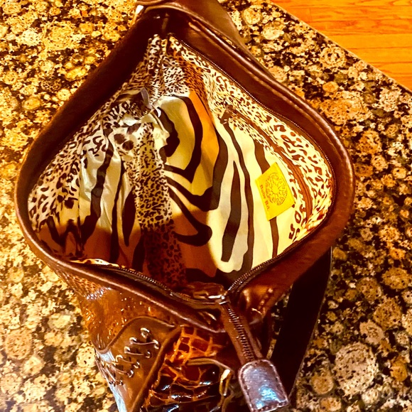 Gorgeous Vintage Ruby Rd Hand Bag. Very Classy Hobo hand bag. - Picture 6 of 8